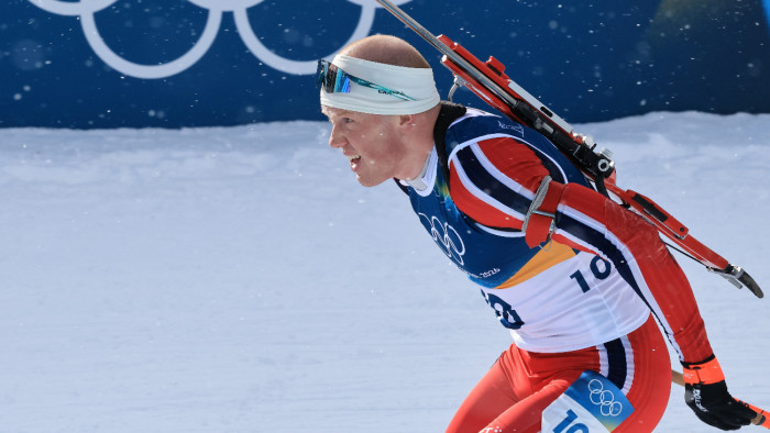 Milánó 2026: meglepetésgyőzelem a férfi sílövők versenyén