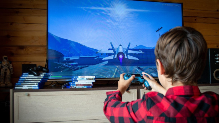 Mozgó babákat, játékkonzolokat és walkie-talkie-kat vizsgál a fogyasztóvédelem