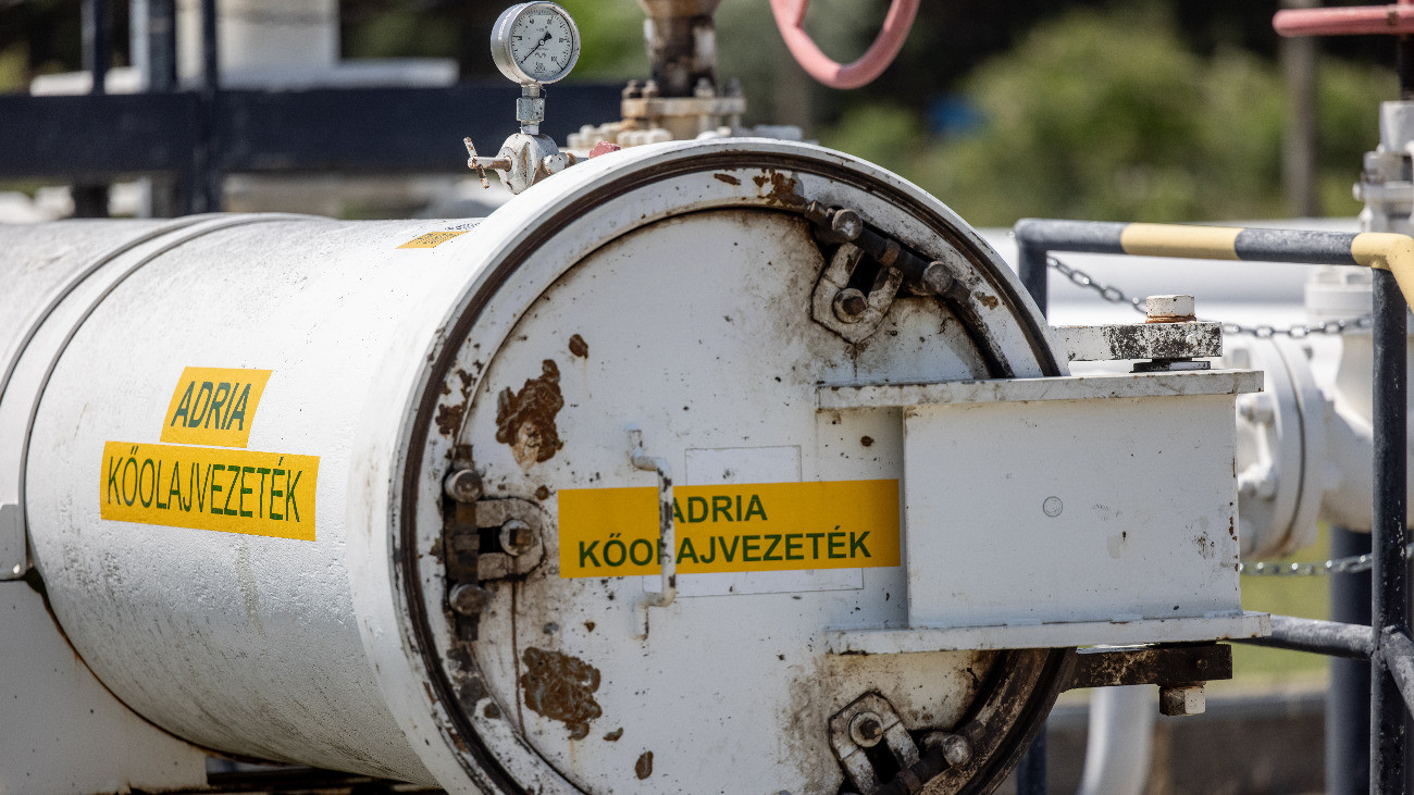 Százhalombatta, az Adria olajvezeték egyik vége a MOL Dunai finomítójában