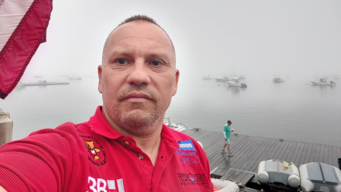 19 óra úszás 18 fokos vízben – újabb szenzációs kihívás vár Mányoki Attilára