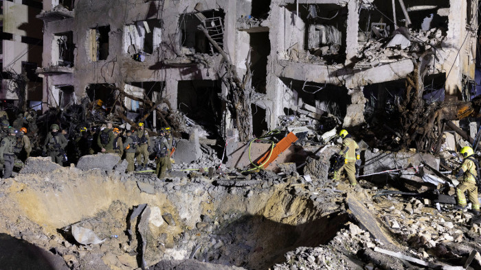 Egy ember meghalt, amikor Tel-Avivban becsapódott egy iráni rakéta