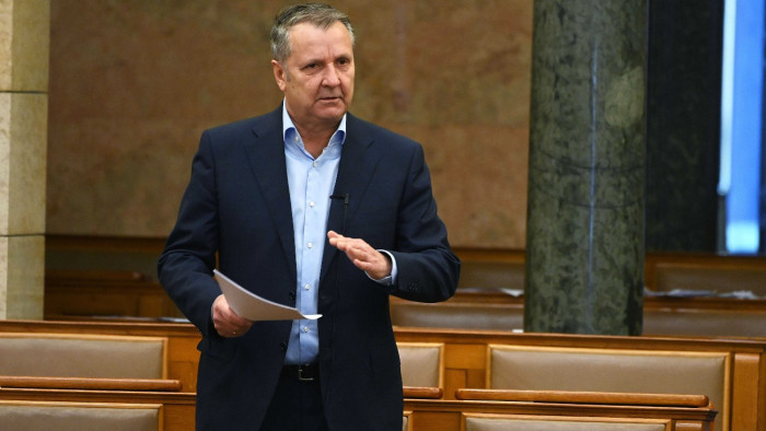 Jobban van Molnár Gyula, ha sérülten is, de harcba száll a DK jelöltje