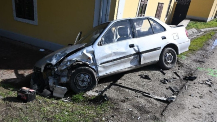 Soha nem volt jogosítványa, súlyos balesetet okozott Ozorán