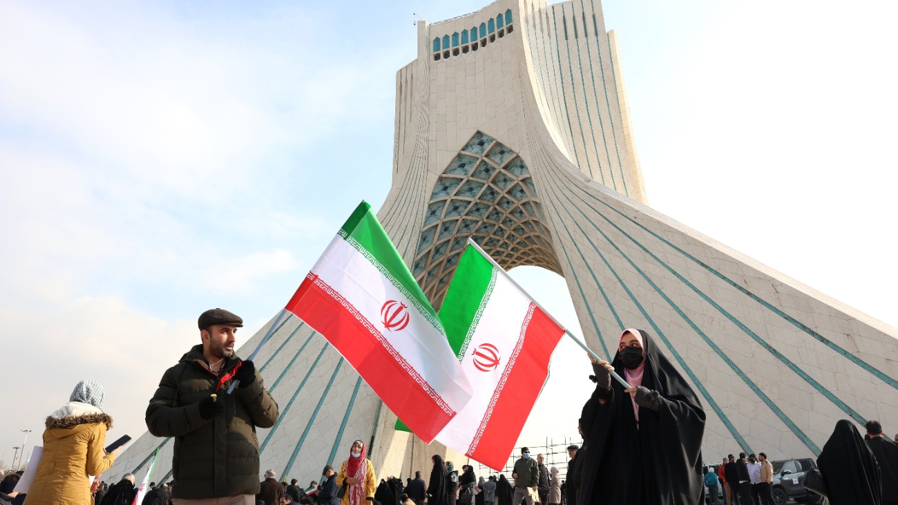 Az 1979-es iráni iszlám forradalom 46. évfordulóját ünneplik Teheránban, a Szabadság téren 2025. február 10-én, egy nappal az évforduló elõtt.