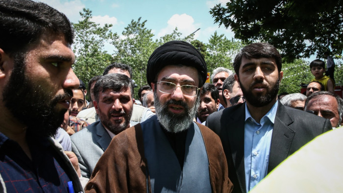 Elemző: úgy tűnik, a rezsimváltás elmarad Iránban, de az új vezetés gyengébb lesz