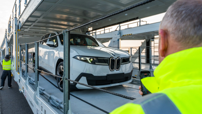 Elindultak az autókat szállító első vasúti szerelvények a BMW debreceni gyárából