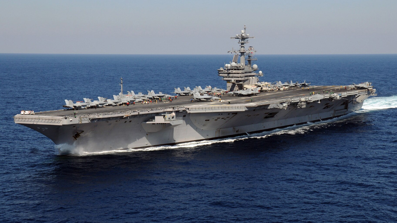 A USS George H. W. Bush amerikai repülőgép-anyahajó.