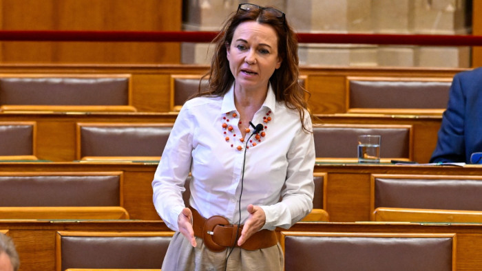 Velem nem kérdés a kormányváltás - plakátolta ki Szabó Tímea Óbudán, de ő már biztosan nem lesz parlamenti képviselő