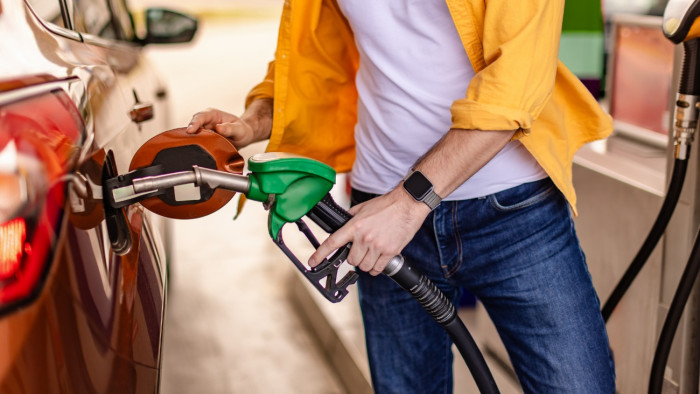 Újabb európai ország szab határt az üzemanyagáraknak