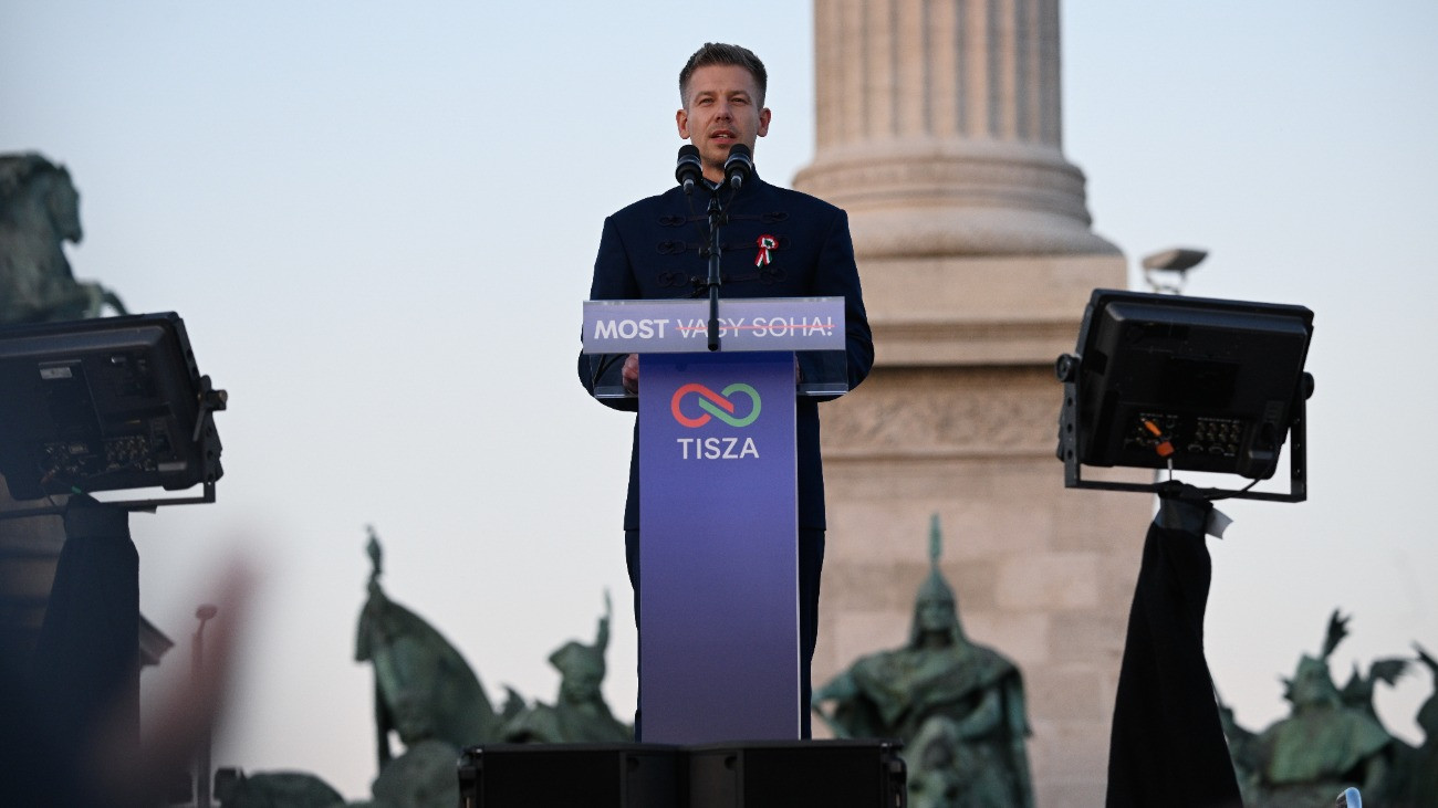 Magyar Péter, a Tisza Párt elnöke beszédet mond a párt Nemzeti Menet címmel megrendezett ünnepségén a Hõsök terén az 1848-49-es forradalom és szabadságharc kitörésének évfordulóján 2026. március 15-én.