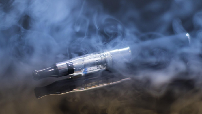 Viperával ütötték e-cigarettájáért a támadók a fiatal fiút