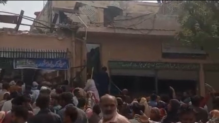 Borzalmas házomlás Pakisztánban – videó