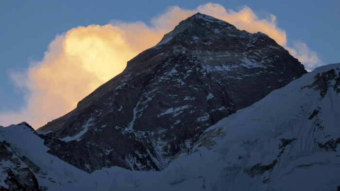 Nagyon fura korlátozások jönnek a Mount Everesten