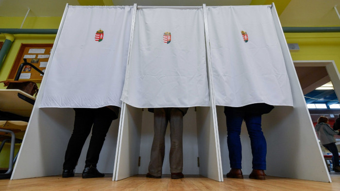 Négypárti parlament jöhet Fidesz-előnnyel a XXI. Század Intézet szerint