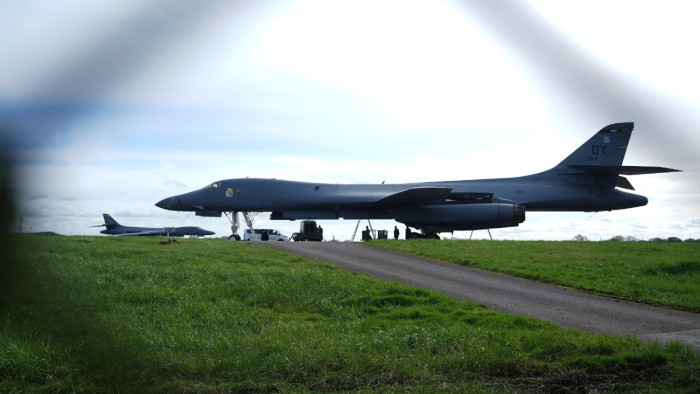 Fordulat: brit bázisokról is indulhatnak amerikai csapások a Hormuzi-szorosban