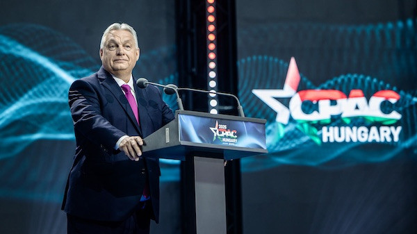 Orbán Viktor megkezdte beszédét a CPAC budapesti rendezvényén