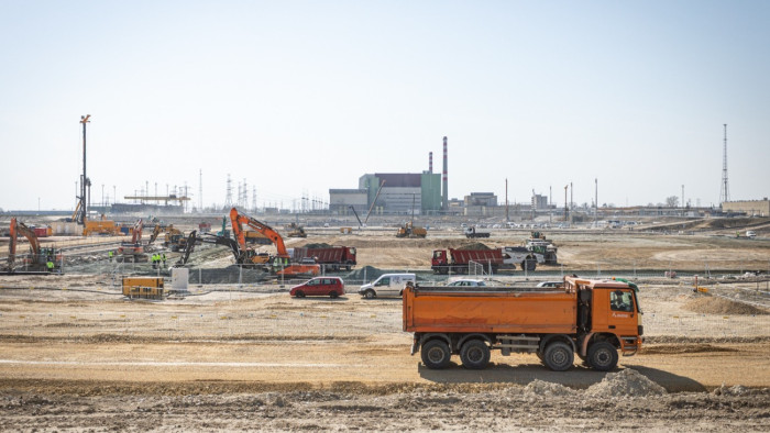 Paks II: újabb hatalmas beruházás indult, félmillió köbméter földet termelnek ki