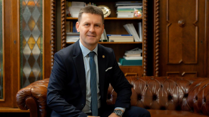 Visszalépett Szabó Sándor, Szeged ellenzéki jelöltje