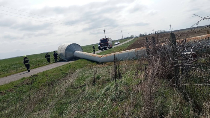 Víztornyot pusztított el a viharos szél Lengyeltótiban