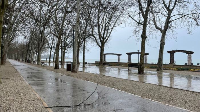 Orkánerejű széllökéseket mértek a Balaton térségében – a nap hírei
