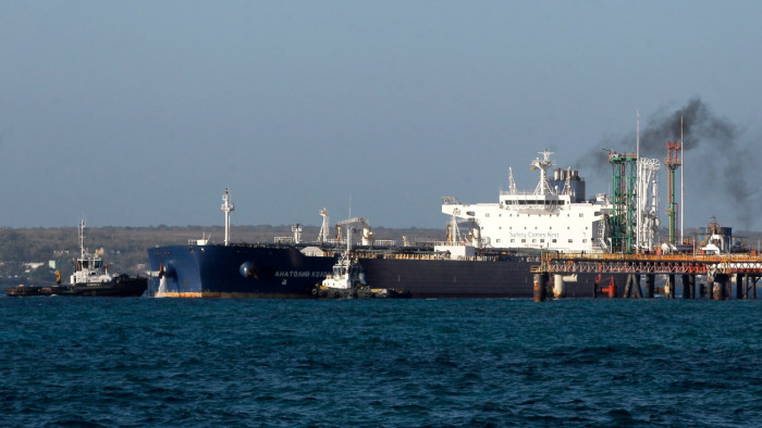 Orosz tankerhajó kötött ki Kubában – mennyi időre lesz vajon elég a segítség?