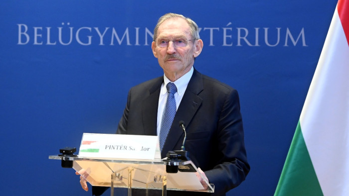 Vigyázat, kamu e-mailek terjednek a miniszter nevében!