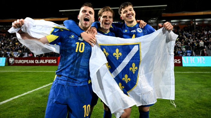 Az ígéret szép szó... – 60 ezer drukkernek állja a sörét a bosnyák focista a vb-kijutás után