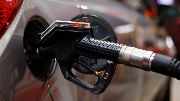 Teljes őrület uralkodik a német bezinkútakon