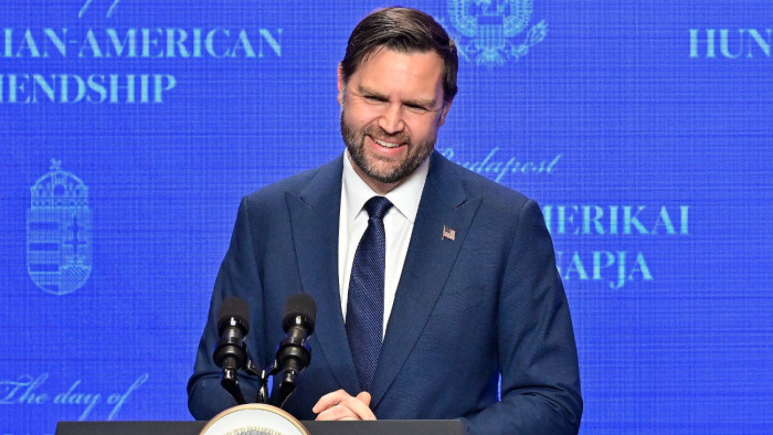 J. D. Vance Budapestről Pakisztánba tart az iráni békéről tárgyalni