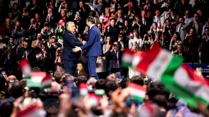 Az amerikai alelnök Orbán Viktor miniszterelnök mellett kampányolt – a nap hírei