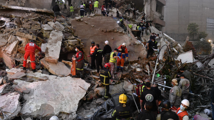 Súlyos izraeli légitámadások a Hezbollah ellen Libanonban, több mint kétszázan meghaltak