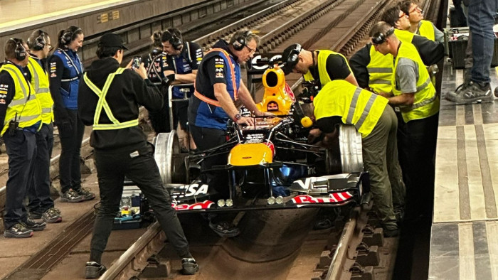 F1-es sínautó: metróalagútban a Red Bull