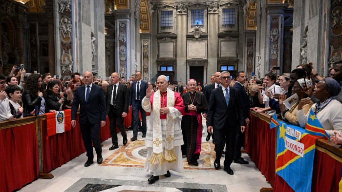 Ukrajnában leállt a harc, Irán és Amerika tárgyal, békefény Rómában: egy pillanatra most a békében reménykedik a világ