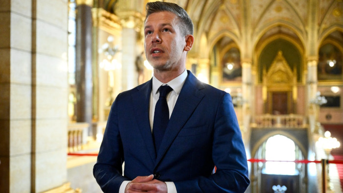 Magyar Péter: tízmilliárdos értékben menekítik ki a vagyont, utalásokat zárolt a NAV