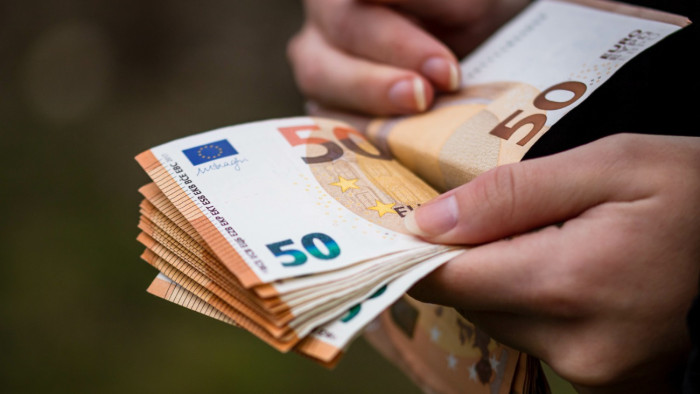 Az erős forint miatt megérheti most eurós számlát nyitni, de oda kell figyelni néhány szempontra