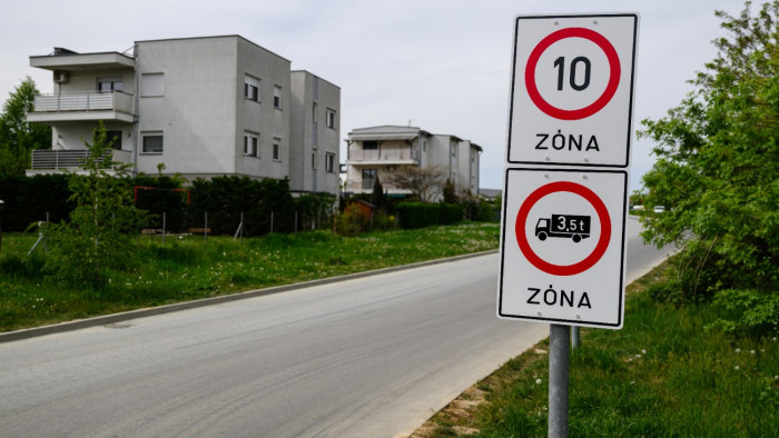 Közvetítenének az osztrákok a magyar aztbesztügyben