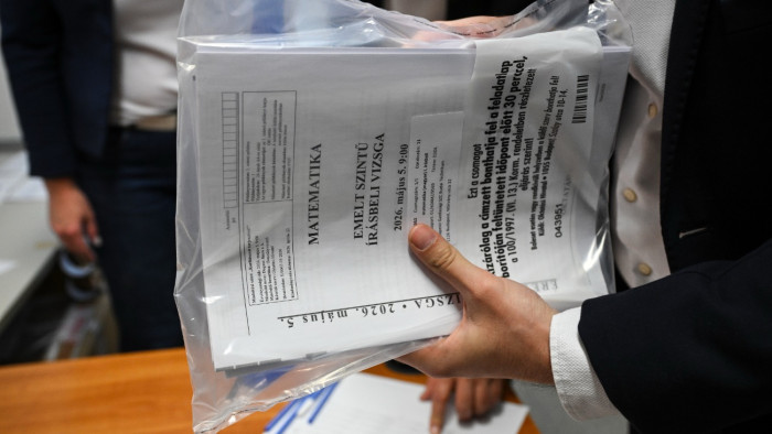 Matekérettségi gráffal, kvartilissal, exponenciális függvénnyel, dobókockával