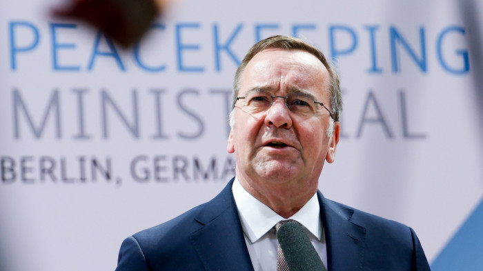 Váratlanul Kijevben bukkant föl a német védelmi miniszter