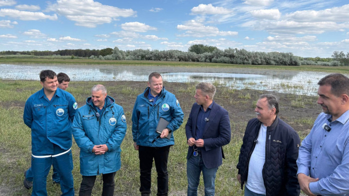 Megállt az első kormányülésre tartó Tisza-kormány az aszály miatt útközben, kiszálltak Ópusztaszer előtt