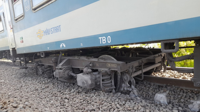 Vitézy Dávid Gyomára sietett, mert kisiklott egy InterCity, egy ember súlyosan megsérült