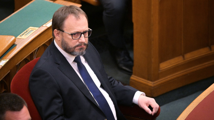 Nagy fegyelmezésbe kezd a Tisza-kormány