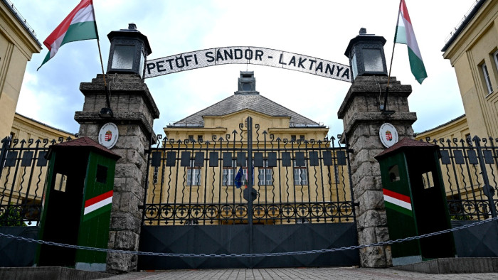 Petőfi Sándor nevét viseli ismét a Budaörsi úti laktanya