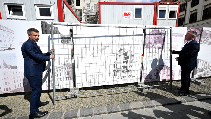 Bevette a budai Várat az új kormány – a nap hírei