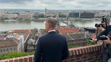 Megnyitották a Karmelita kolostort is, Magyar Péter vezette körbe az újságírókat