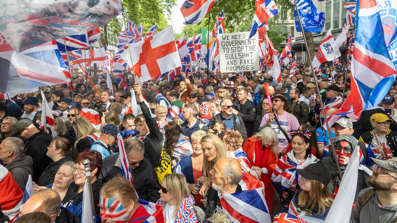 Migráció: több ezer rendőr választotta szét a két óriási tömegtüntetést Londonban