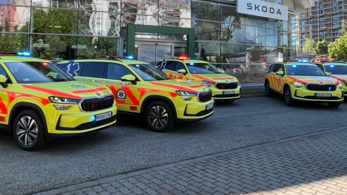Új mentőautók állnak üzembe, figyelembe vették a rajtuk dolgozók kéréseit – képek