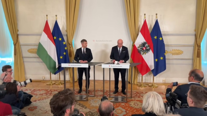 Azbesztügy, közös kormányülés – Magyar Péter Bécsben új kezdetről beszélt Ausztria és Magyarország között