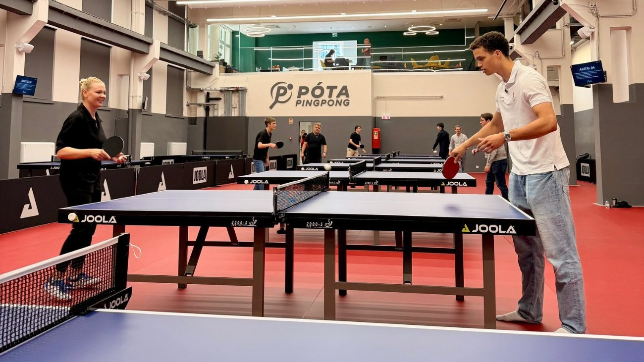 Csúcsmodern pingpongcsarnokot nyitott Pesten Póta Georgina, bárki mehet