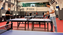 Csúcsmodern pingpongcsarnokot nyitott Pesten Póta Georgina, bárki mehet