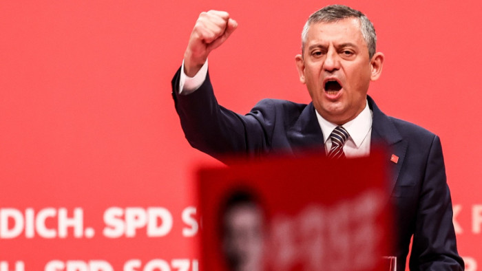 Rohamrendőrök támadták meg az ellenzéki párt székhelyét